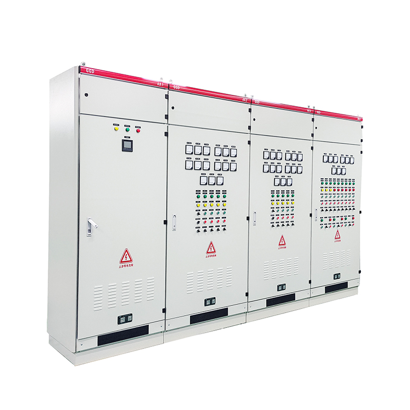 How should the breaking capacity of circuit breakers in low voltage distribution cabinets be matched with the load type?